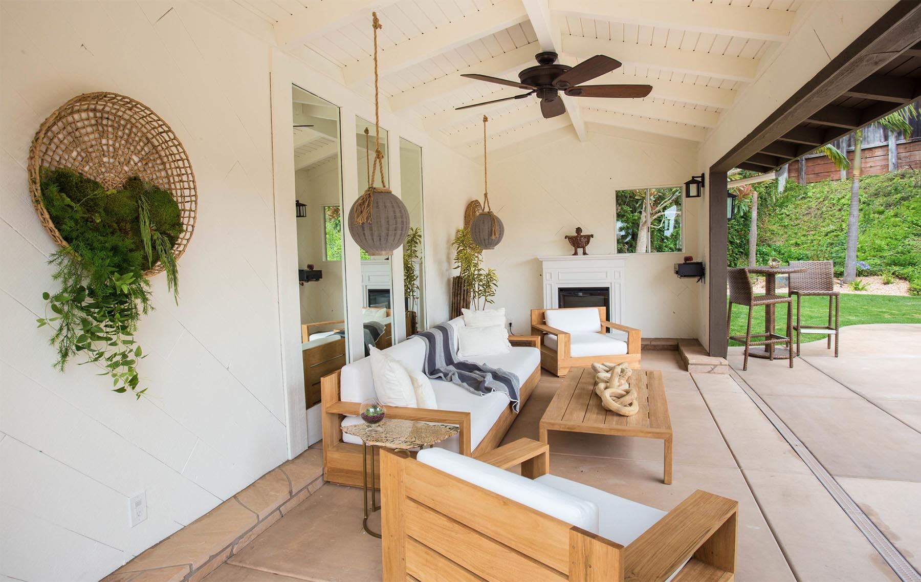 soft white interior painting project of pool house cabana, ron rice painting del mar, 1800x1137 soft-white-interior-of-pool-house-cabana-ron-rice-painting-del-mar